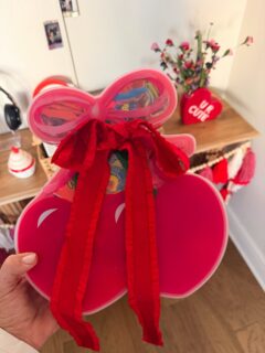 Candy box idea 💡 🍭
With Valentine’s Day right around the corner it was a must to share the candy box I put together for our school PTO dance raffle 😁Snack box- @walmart seasonal favorite ❤️
Candy- all from @5bellowWhich would you grab first?#valentines #bemyvalentine❤️ #valentinesday