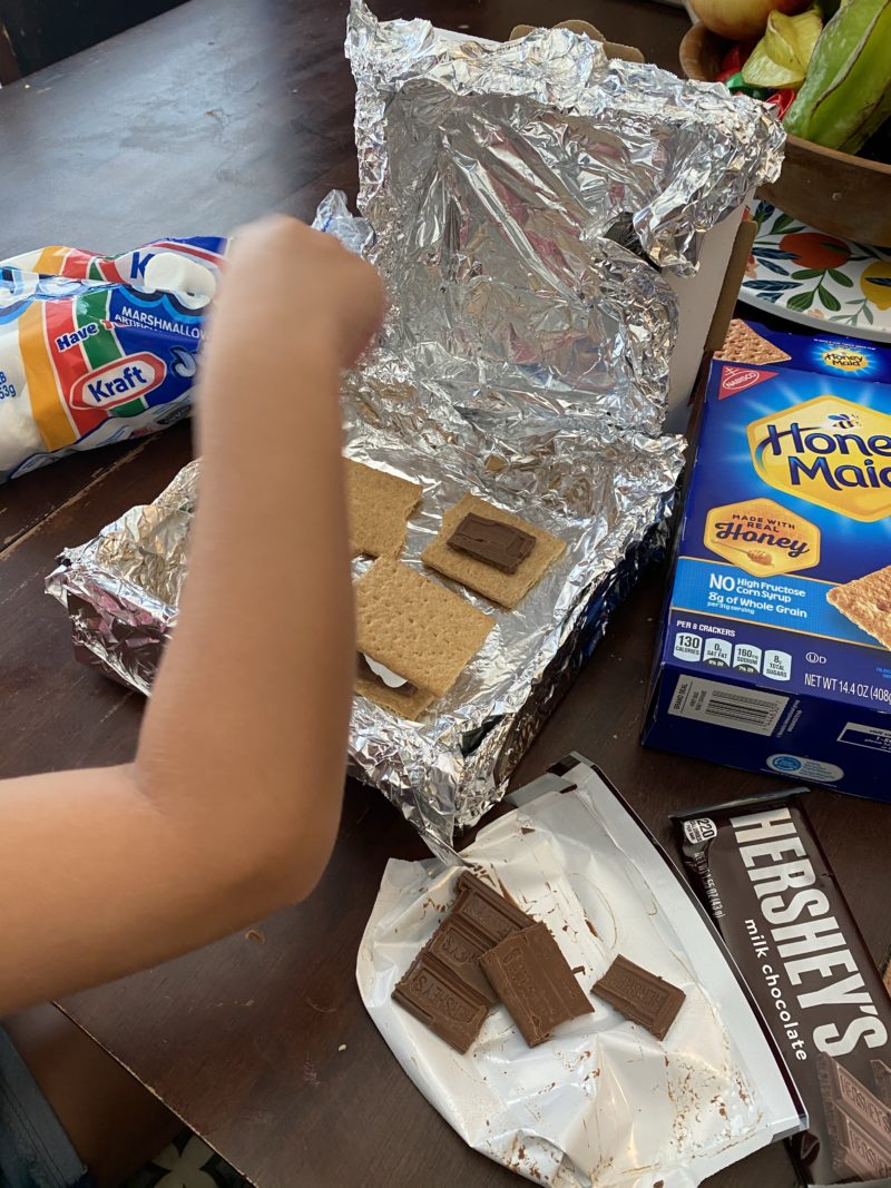 Summer DIY Activities // Tin Foil Oven Baked S’mores Mamallamallama