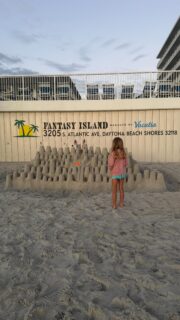 Spring Break Fun 🤩 

Volunteer work, fair, theme parks, water park x2, beach, concert, new kitty, pool, Buc-ee’s, crafts, girls days, train ride, big city adventures, Insomnia Cookies,  and sleepovers with besties 💕 

I don’t think we could have asked do a better week. Check out our big train ride adventures over in the blog ⤵️

https://mamallamallama.com/florida-sunrail-adventures/

🦺🎡🐬🦭📍🌊🏖️☀️🌇🚞💺🎤🎸🎢🎟️

#orlandoblog #orlandomom #springbreak #florida #sunrail