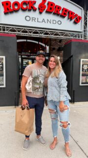 Date night at @rockandbrews Orlando 🎸 🤘⚡️
10/10 Recommend 

Drinks 👌 
Appetizer 🤩 
Entrée 🤤 
Dessert ￼🙌
Atmosphere 🫶

#visitorlando #orlandofoodie #rockandbrews #orlandomom #letseat