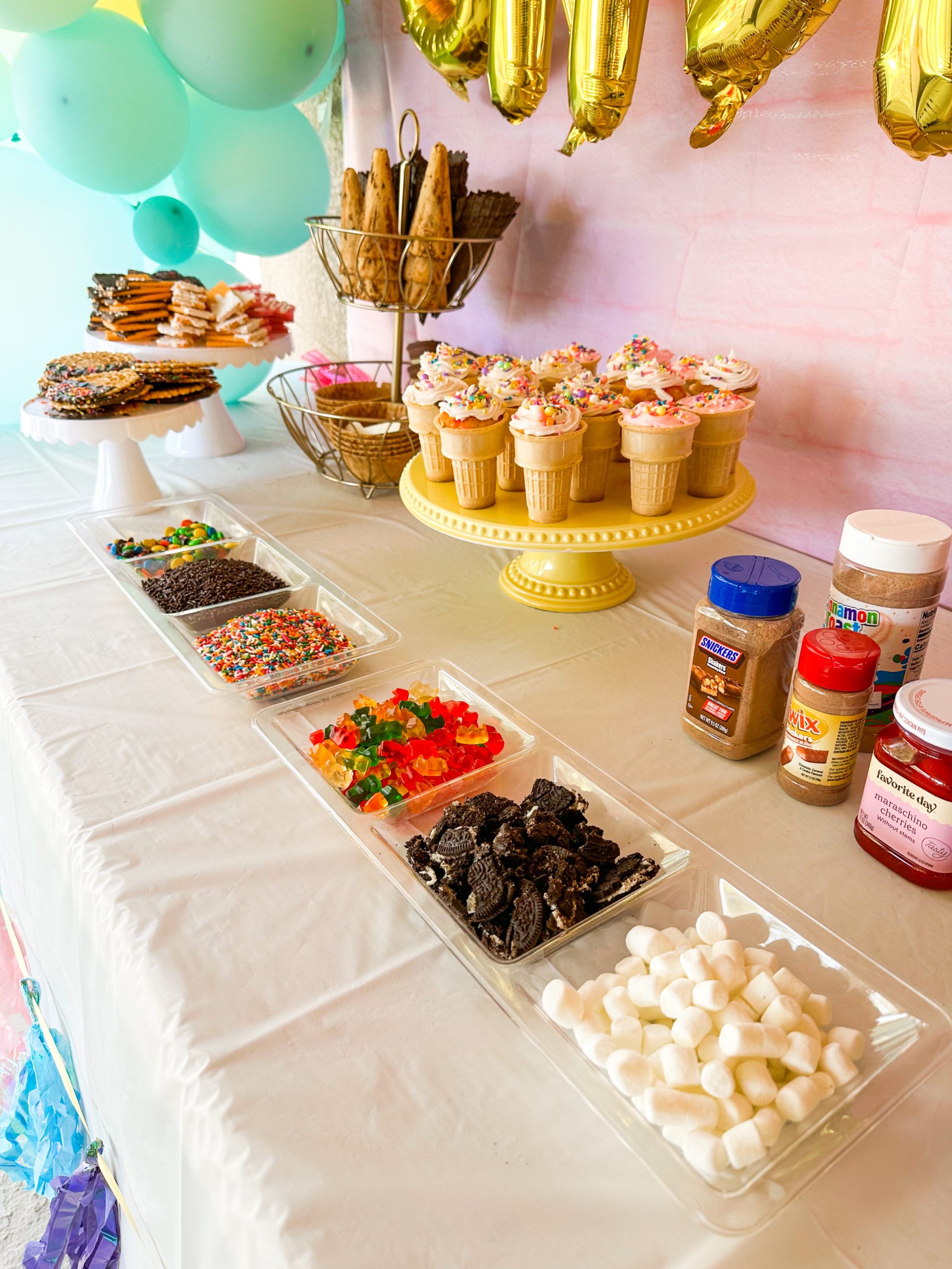 Balloon and Streaming Food Table Backdrop {Party Backdrop Ideas